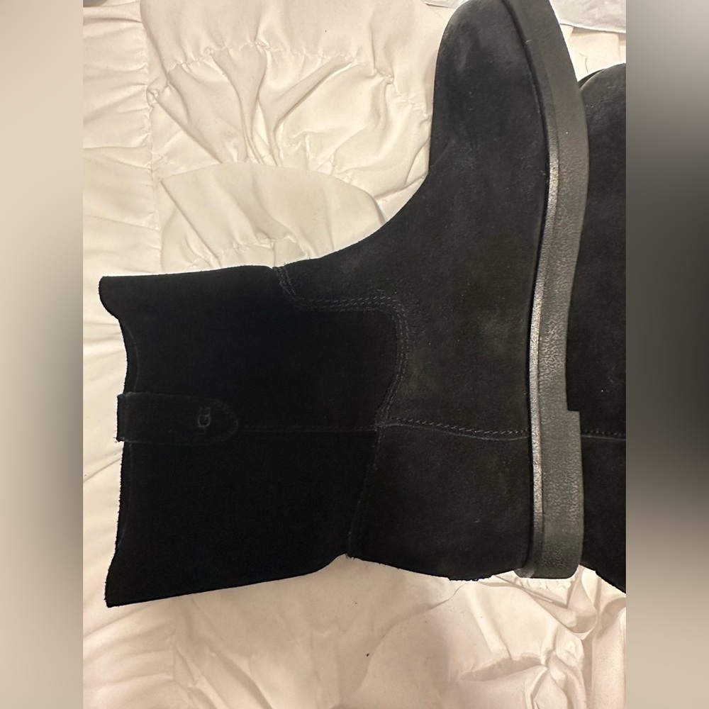 Authentic Uggs Perfect For Winter !! - image 4